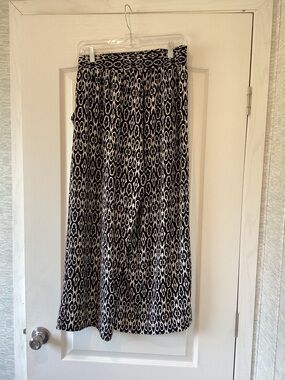 Rose & Olive Black and White flowy pants 1XL EUC